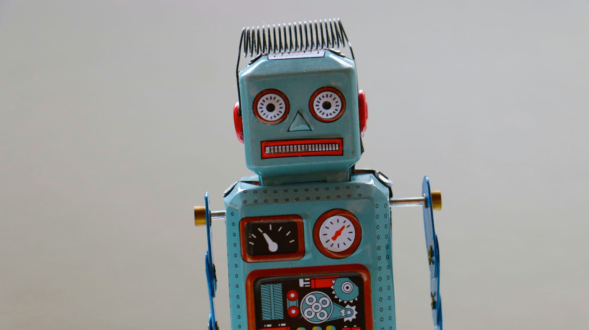un finto robot stilizzato che ti guarda