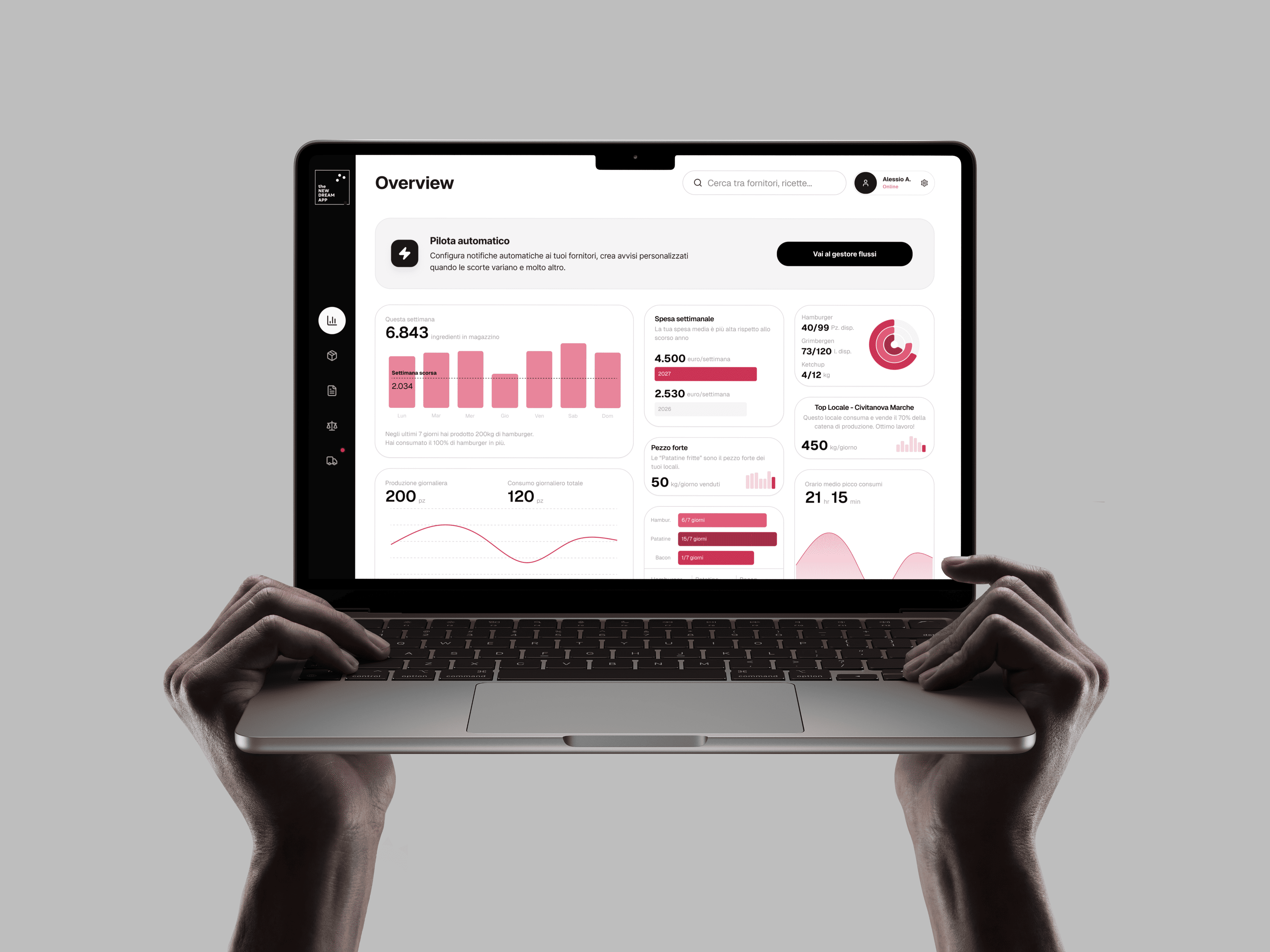 Una mano con un telefono in mano che mostra l'applicazione d'asporto di New Dream App. 4